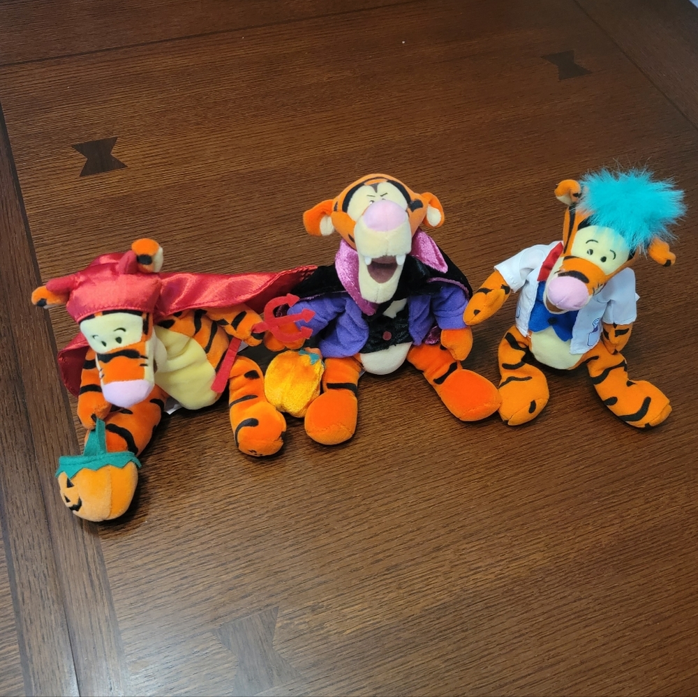 Disney Halloween Winnie The Pooh, Tigger, Goofy Beanie Lot - Picture 3 of 15
